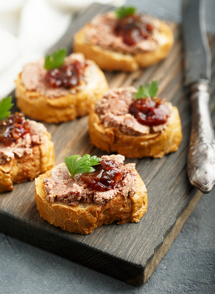 Pâté de foie et confit d'oignons