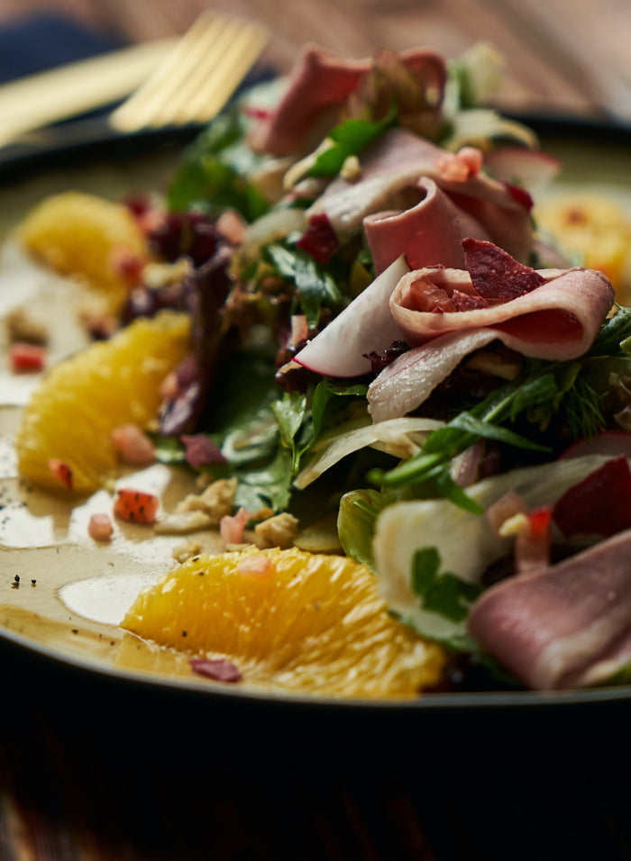 Salade de magret de canard fumé à l'orange et aux fraises